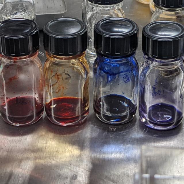 Laboratoire-Chimie-moleculaire-VialsColores